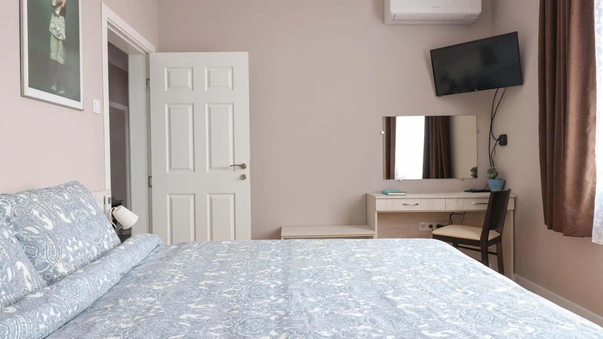 New 1930S Quiet Central Apartment W/Ac - 2 Bedroom Sofia Bulgarien